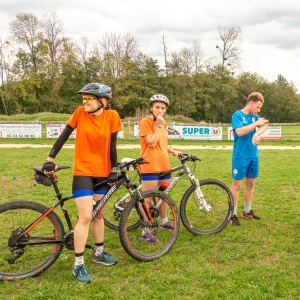 Des coureurs nettement plus âgés s'étaient glissés dans les courses (M. Dumas [étudiant STAPS, assistant d'éducation], M. Courniol [enseignant d'histoire-géo] et M. Chéret [assistant d'éducation])