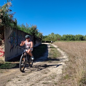 En sixième, « Quand [ils] partaient sur les chemins, à bicycletteuh »