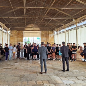 La promotion des secondes : les 57 élèves de nos trois classes sont présents lors du discours de M. Normand.