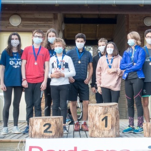 Podium collège. En bronze : Sacha, Enola, Romane, Etienne