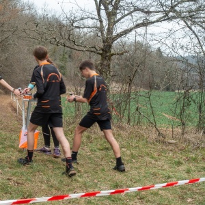 La balise de regroupement : dernière étape avant les 500m de trail pentu jusqu'à l'arrivée