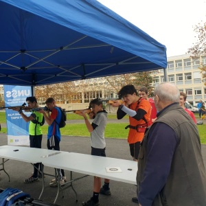 L'épreuve finale : tir laser façon biathlon (Quentin et Alexian à D.)