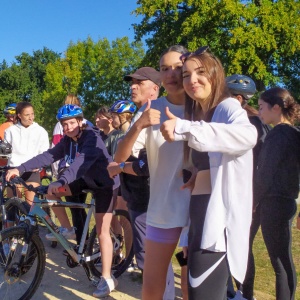 La journée commence sur un parcours X-country de VTT.