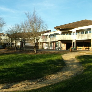 Cour et espaces verts de la Cité Scolaire Giraut de Borneil